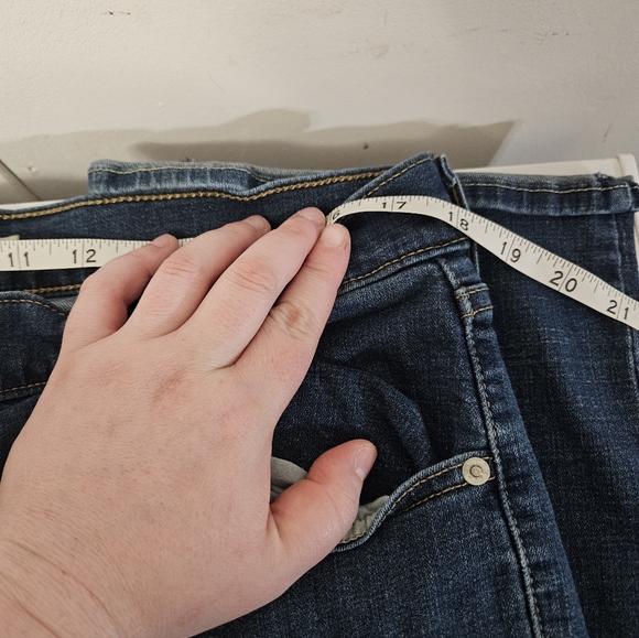 Levis 725 High Rise Bootcut Dark Wash Jeans! - Picture 5 of 7